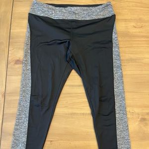 Like new LuLaRoe Jordan workout leggings size XL